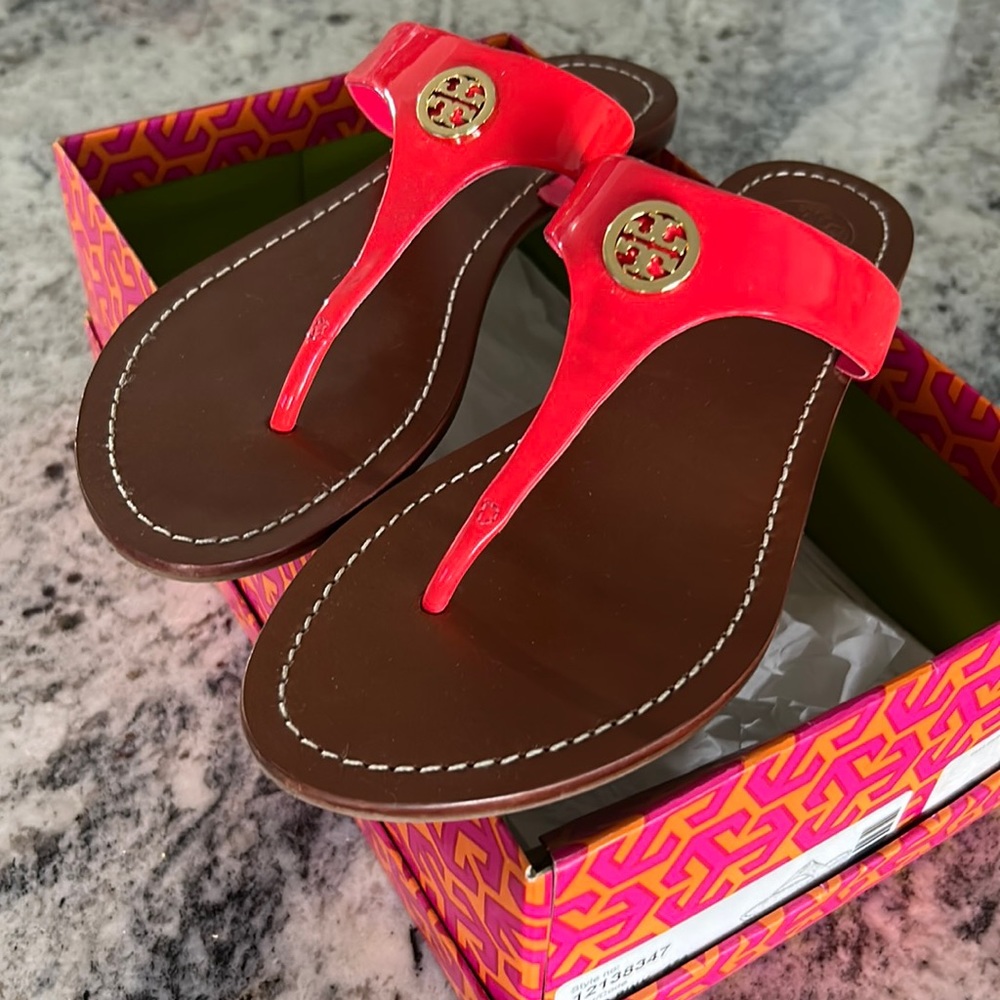 Size 8 Tory Burch pink/fuchsia thong sandals